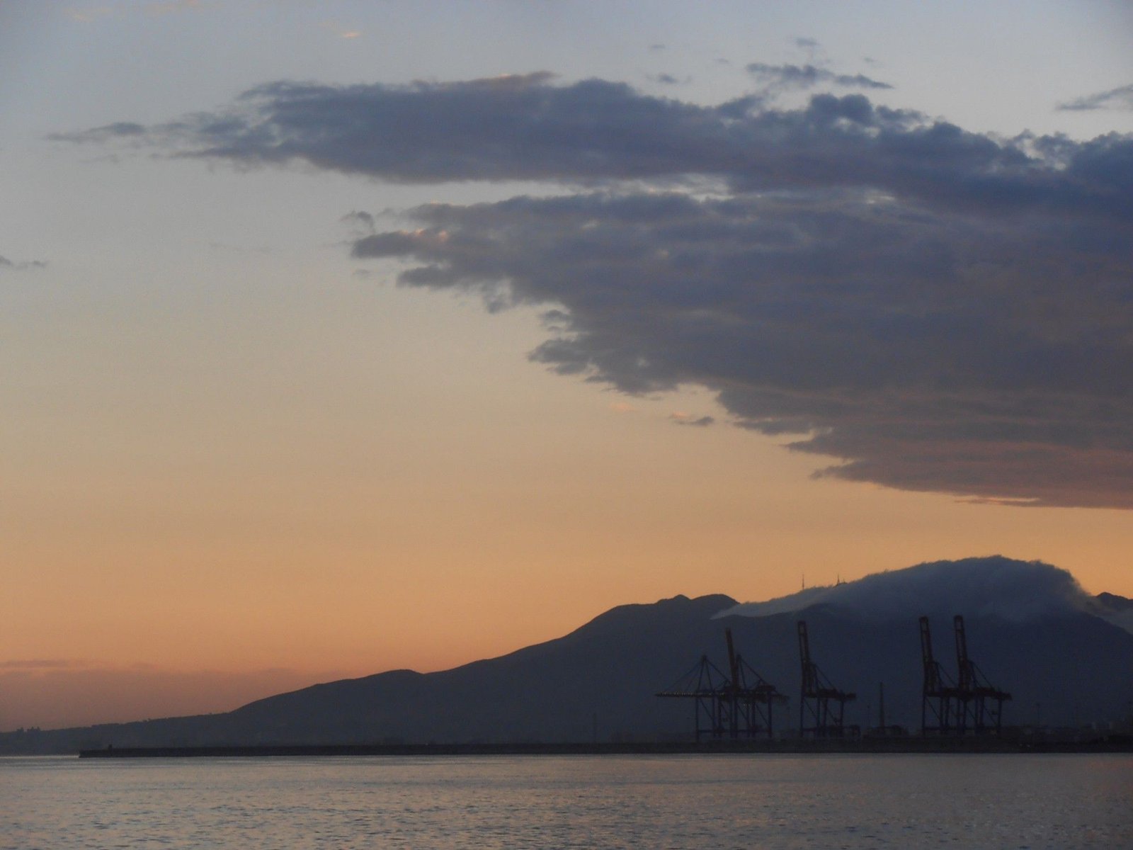 Sin pretensiones. Sobre Málaga, sus gentes y el eterno retorno