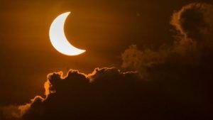 El eclipse de Sol en Leo