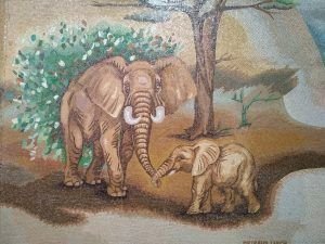 Mosaico del Tierpark en Berlín y el Sol que ingresa en Capricornio.