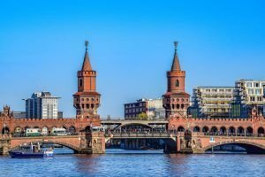 El Oberbaumbrücke durante este verano berlinés