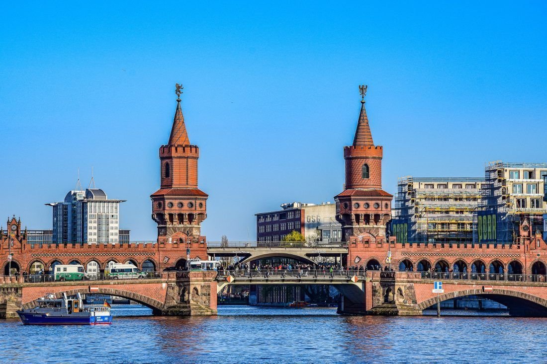 El Oberbaumbrücke durante este verano berlinés