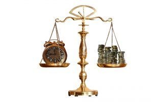 Mercurio despierta en Libra y recibe cuadratura de Saturno en Capricornio.