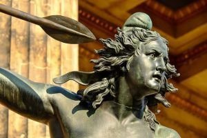 Y es que la cuadratura entre Saturno en Acuario y Urano en Tauro no es moco de pavo...