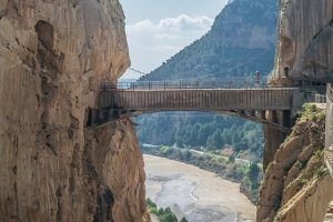 El caminito del rey, de Málaga y los desafíos de la temporada Escorpio.