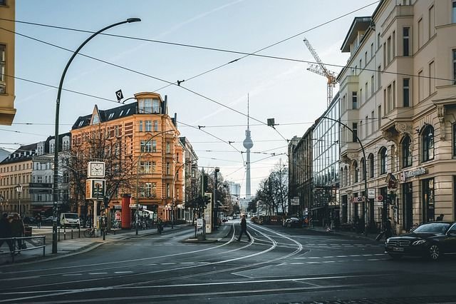 Berlin, los muros de Saturno y Mercurio que retrograda.