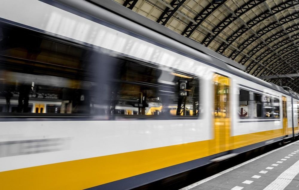 Viajando en tren. Que Mercurio anda en Virgo.